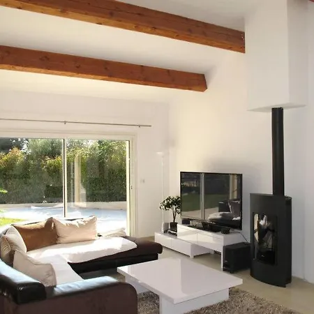 Saint-cyr-sur-mer Sleeps 6 Pool Air Con Wifi