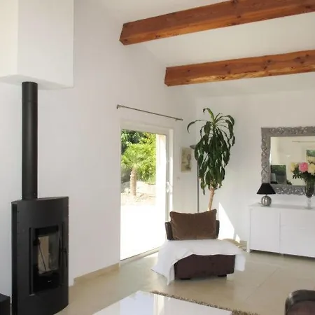 Saint-cyr-sur-mer Sleeps 6 Pool Air Con Wifi